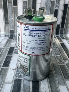 American Radionics - USA2234 - Condensatore rotondo 45/10 MFD 370/440V made in USA - Foto 1 di 10