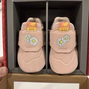 New Balance 574 V1 Crib Shoes Pink Daisy CV574DSY US Size 2 - Picture 1 of 8