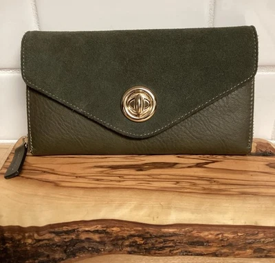 Cartera sin asas Simply Noelle verde oliva oro cierre giratorio cremallera alrededor tarjeta de crédito Foto 1 de 4