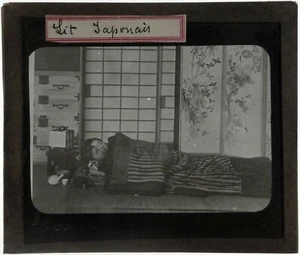 Japon.Japan.Lit Japonais.Japanese Bed.Lantern Magic slide.Projection Lanterne. - Picture 1 of 2