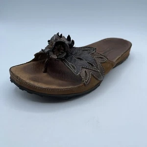Hush Puppies Low Heeled Thong Sandal Size 8.5M Leather Flower Non Slip Sole - Picture 1 of 11