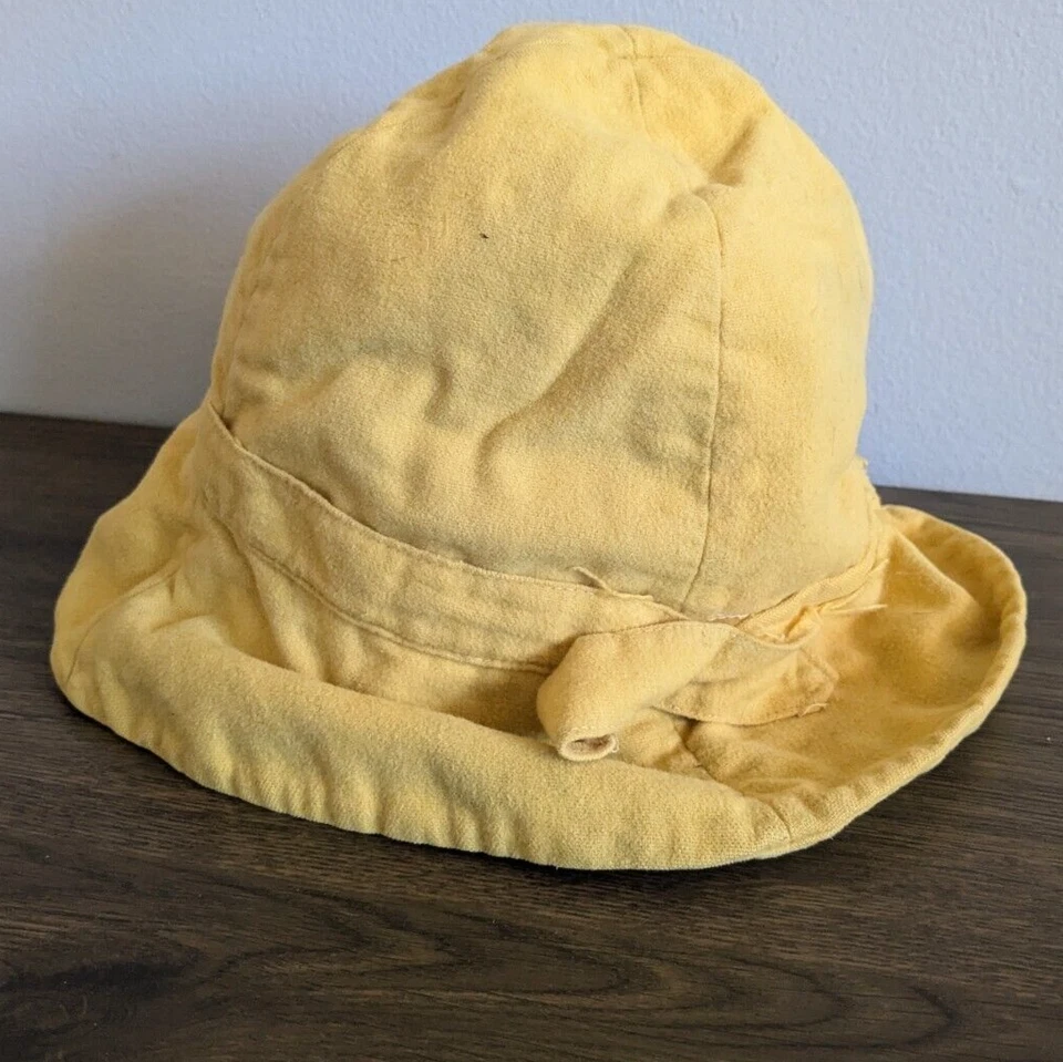 vintage 1960s 1970s does 1920s yellow bucket hat fleece art deco Foto 1 de 4