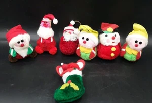 Juego de 7 adornos navideños vintage hechos a mano de felpa y fieltro de Santa, elfos, ratón - Imagen 1 de 12