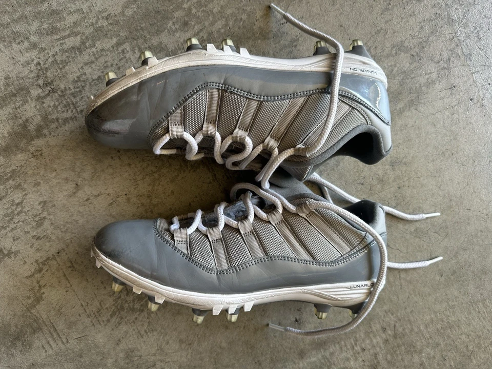 Botines de fútbol Jordan 11 Cool gris Foto 1 de 4