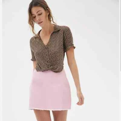 Minifalda Urban Outfitters UO Rosa Denim Cintura Alta Borde Crudo Talla XS Foto 1 de 4