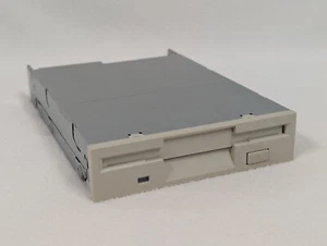 TEAC FD-235HF 193077A2-91 3.5" 1.44 IDE Floppy Disk Drive Beige Faceplate - Afbeelding 1 van 4