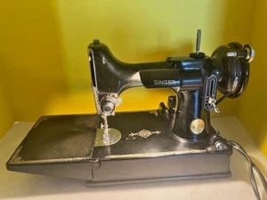 Vintage Singer 221 Featherweight Sewing Machine w/ Case & Accessories 1950 Works - Picture 1 of 24