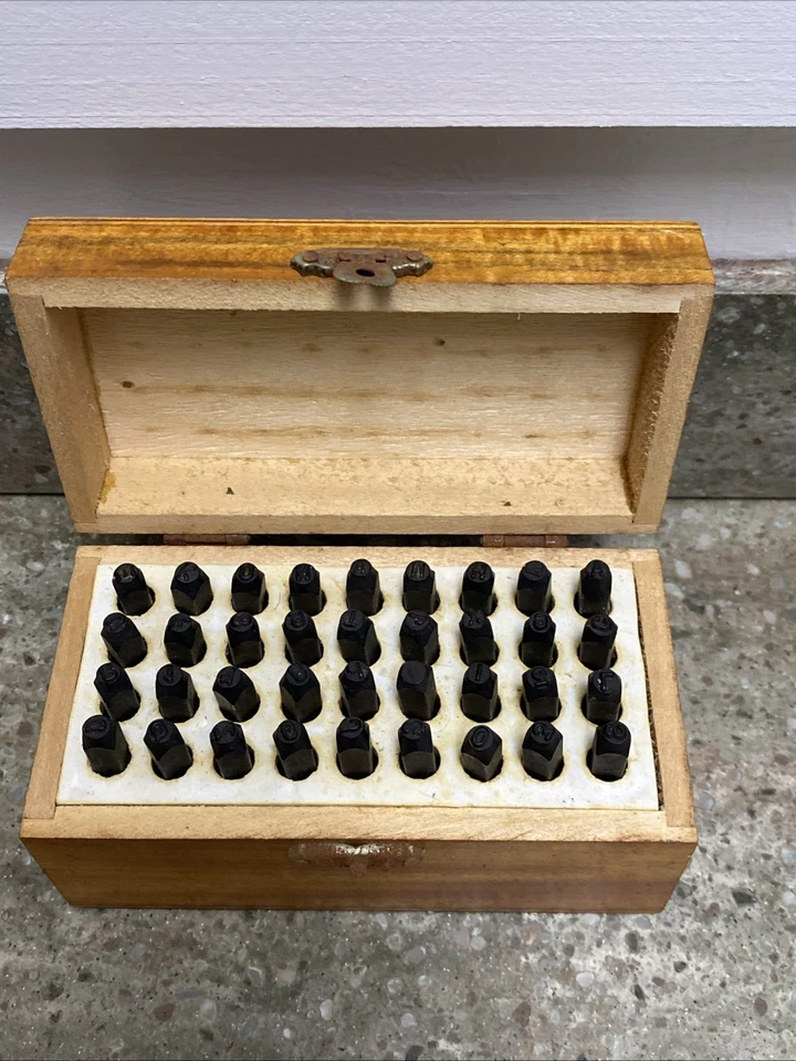 "Sellos troqueles de acero de 1/8"" con caja de madera" Foto 1 de 4