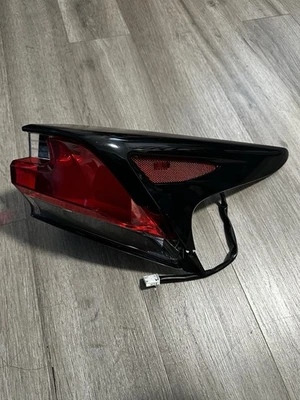 Lanterna traseira lateral do passageiro para 2015-2017 Lexus NX200t NX300 NX300h - Imagem 1 de 4