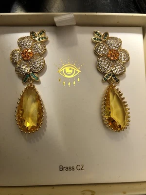 Eye Candy 洛杉矶金色花朵吊坠耳环立方氧化锆口音全新带盒 — 第 1/4 张图片