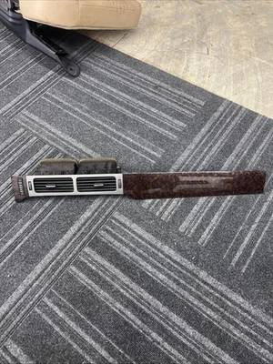 GMC Yukon Denali 2009 ventilación de tablero central moldura de tablero derecha OEM 25887447 Foto 1 de 4