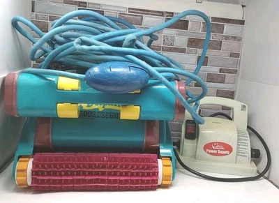 Limpiador y cargador de piscina robótico Dolphin Diagnostic PARA REPUESTOS  Foto 1 de 4