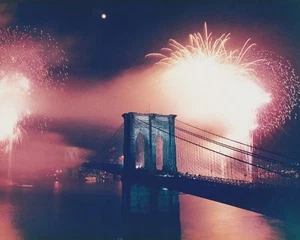 MANHATTAN BRIDGE NEW YORK CITY 8X10 PHOTO FIREWORKS - Picture 1 of 1