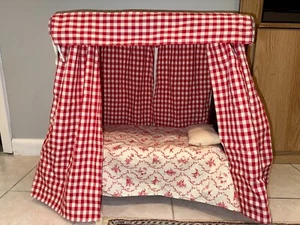 Pleasant Company Felicity Colonial Four Poster Bed American Girl Doll w Bedding - Picture 1 of 3