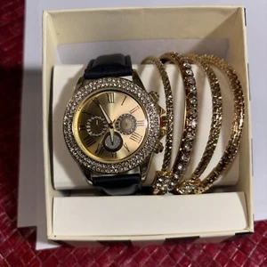 Neu im Karton Genfer Damenuhr kommt mit 4 Armbändern. Viel Bling - Bild 1 von 4