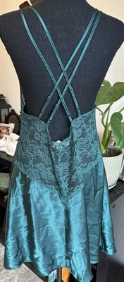 Vestido sin Mangas Vintage Victoria’s Secret Etiqueta Corazón Verde Esmeralda Satén y Encaje Talla L Foto 1 de 4