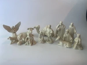 Presepe vintage 13 pezzi porcellana bianca ceramica piccolo 3” NO BABY JESUS - Foto 1 di 17