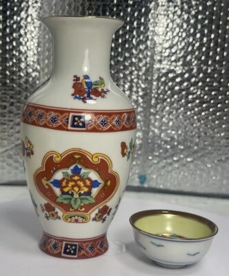Jarrón ramo de flores de porcelana china y un cuenco japonés de 2 pulgadas pintado a mano Foto 1 de 4