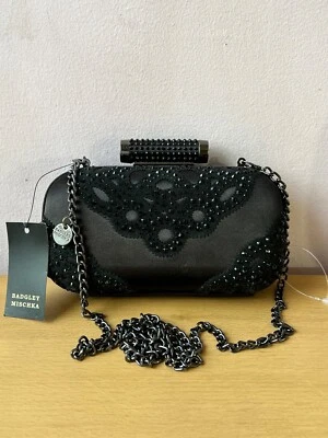BOLSO DE NOCHE BADGLEY MISCHKA NEGRO CON CADENA CONVERTIBLE CLUTCH TACHONADO NUEVO CON ETIQUETAS Foto 1 de 4