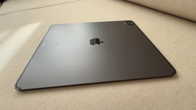 Apple iPad Pro 5. Gen 128GB, Wi-Fi + 5G (Ohne Simlock), 12,9 Zoll - Space Grau - Bild 1 von 4