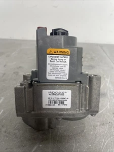Honeywell VR8200A2132 Gas Valve - Picture 1 of 8