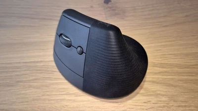 Logitech Lift, vertikale, ergonomische Maus für Linkshänder, grafit, kabellos - Bild 1 von 4