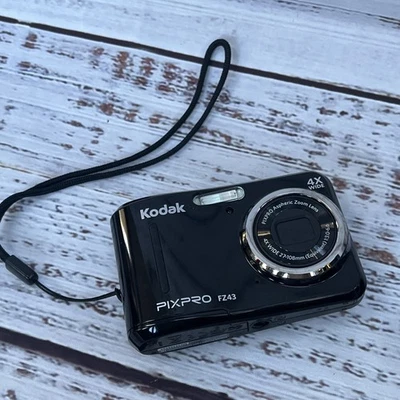 Kodak PIXPRO Friendly Zoom FZ43 16MP Digital Camera 4X Zoom Black Edition - Image 1 of 4