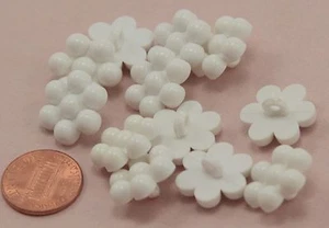 10 Glossy Shiny Berry Design Off-White Plastic Shank Buttons 11/16" 18mm 6557 - Picture 1 of 1