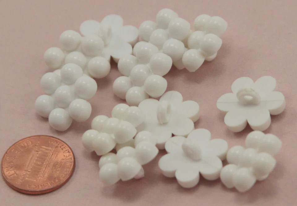10 Glossy Shiny Berry Design Off-White Plastic Shank Buttons 11/16" 18mm  6557 - Image 1 of 1
