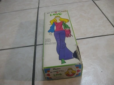 1971 VINTAGE HASBRO THE WORLD OF LOVE DOLLS LOVE BLONDE HAIR DOLL IN THE BOX ARE - Imagem 1 de 4