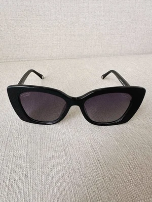 Chanel Mujer Gafas de sol Marco Negro Montura Púrpura Foto 1 de 4