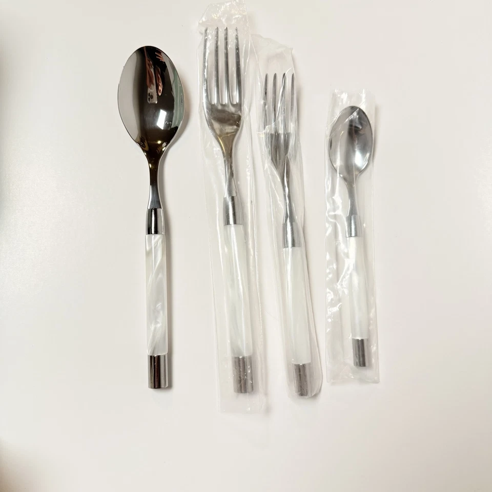 Juego de cubiertos Capdeco Conty blanco 4 piezas ajuste de lugar precio de venta sugerido por el fabricante Foto 1 de 3