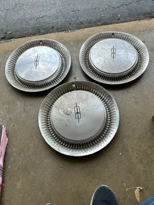 3-Factory original 77-79 Oldsmobile Delta 88 98 15 inch hubcaps wheel cover - Picture 1 of 9
