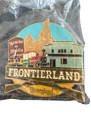 DISNEYLAND FRONTIERLAND CAST EXCL LE 500 ID HOLDER LANYARD BOLO NOS - Image 1 of 4