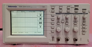 Tektronix TDS 210 60MHz Two Channel Digital Oscilloscope TDS210 w/ TDS2CM Com Mo - Picture 1 of 8