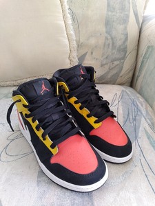 Jordan 1 Mid SE Amarillo for Sale 