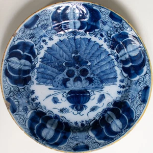 De Klaauw Teller Tulpendekor Pfau gemarkt glasierte Keramik Fayence um 1800 - Picture 1 of 5