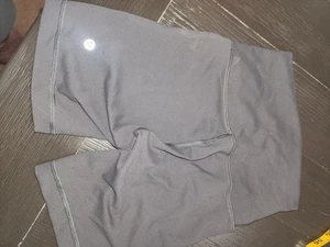 Lululemon Align High Rise Short 6" Biker Yoga Gray Women’s Size 2 Athleisure - Picture 1 of 7