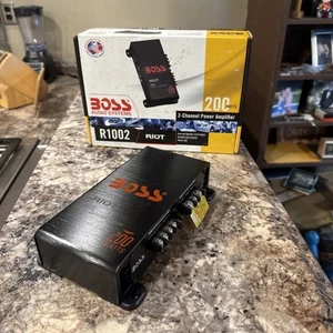 BOSS Audio Systems R1002 200 W 2 Channel Car Amplifier - 2-8 Ohm, Full Range - Picture 1 of 11