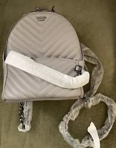 Mini Mochila Victoria's Secret Nueva con Etiquetas Gris Guijarro V Edredón Cuero Sintético Retirada - Imagen 1 de 3