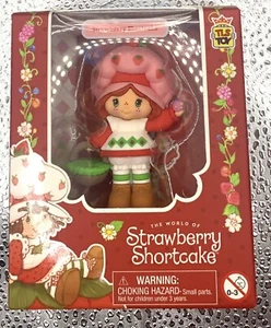 NEW! STRAWBERRY SHORTCAKE Easter Spring Minifigure w Basket CheeBee TLS Toy - Picture 1 of 2