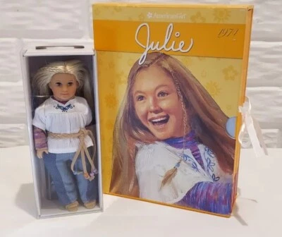 美国女孩朱莉娃娃 7 英寸全新带盒带迷你书和书籍收藏 1-6 — 第 1/4 张图片