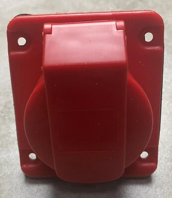 GEWISS GW62209 IP44 10 DEGREE PANEL RECEPTACLE 3P+E 16A 415V 6H - Image 1 of 4