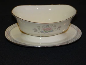 Lenox Charleston Gravy Boat with Attached Decorative Underplate NEVER USED! - Picture 1 of 4