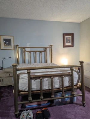 Solid Brass Bed Frame, 1920's vintage, Very solid condition - Image 1 of 4