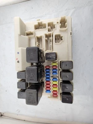 284B78J020 Nissan Altima 2004-06 Fuse Box Relay Unit Module 840-7D5 - Image 1 of 4