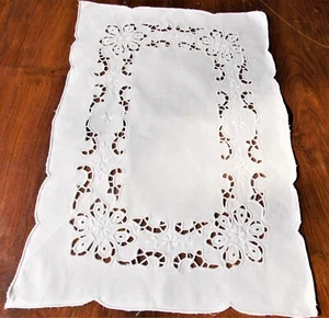 NAPPERON  BRODERIE MAIN RICHELIEU  BLANC RECTANGULAIRE  29x42 MARGOT - Picture 1 of 2