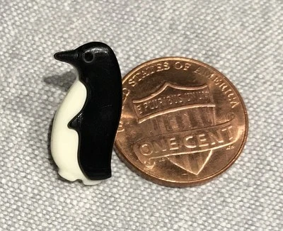 ONE PLASTIC Shank Button DILL Germany Black White Penguin 11/16" 18mm  # 8010 - Image 1 of 2