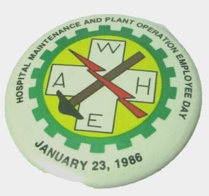 1986 Pinback Pin Button Krankenhaus Wartung Anlage Betrieb Mitarbeiter Tag WHEA - Bild 1 von 2