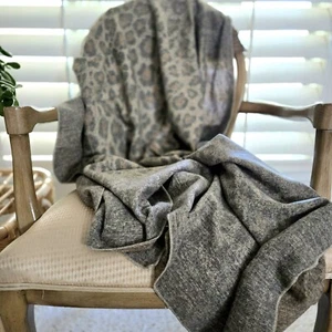 ANTHROPOLOGIE Bufanda Manta Tiro Leopardo Guepardo Estampado Animal Suave Ligero - Imagen 1 de 10